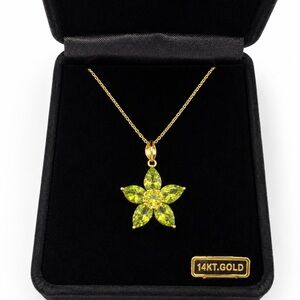 14KT Yellow Gold Green Peridot Flower Pendant Necklace Size 18”